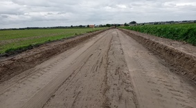 Korytowanie drogi.