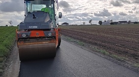 Wykonanie nawierzchni bitumicznej - warstwy wiążącej.