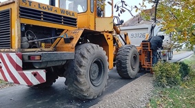 Wbudowanie poboczy z kruszywa łamanego.