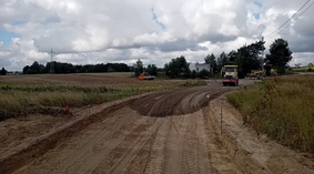 Przystąpiono do wbudowania podbudowy.