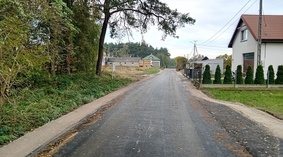 Wbudowanie poboczy z kruszywa łamanego.