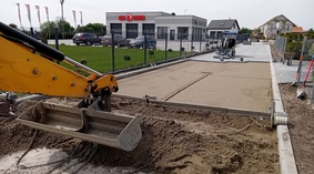Układanie kostki brukowej na odcinku drogi od km 0+000 do km 0+200.