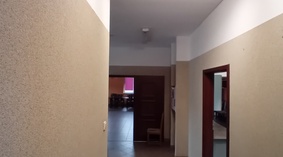 Stan na dzień przekazania placu budowy. Pomieszczenia przeznaczone do malowania i wymiany oświetleni