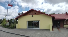 Odbiór końcowy robót. Widok z zewnątrz dodatkowej zaadoptowanej sali na potrzeby Domu Dziennego Poby