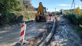 Wbudowanie krawężników na ul. Storczykowej.
