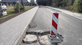 Regulacja studzienek i włazów przed wykonaniem nawierzchni ścieralnej.