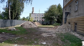 Rozpoczęto roboty rozbiórkowe i wyburzeniowe.
