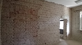 Rozpoczęto roboty rozbiórkowe i wyburzeniowe. Przystąpiono do wyburzania ścianek działowych i skucia