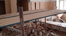 Rozpoczęto roboty rozbiórkowe i wyburzeniowe. Przystąpiono do wyburzania ścianek działowych i skucia