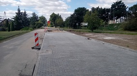 Przygotowanie ostatniego odcinka parkingu do układania kostki brukowej.