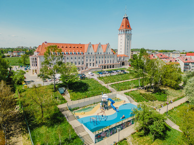 Widok na Dom Rybaka od strony portu rybackiego