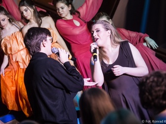 Magiczny Paryż zagościł we władysławowskim Ratuszu