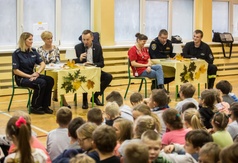 Akcja Dorośli czytają dzieciom w SP2 we Władysławowie