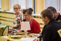 Akcja Dorośli czytają dzieciom w SP2 we Władysławowie