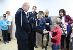Wojtek został wyróżniony podczas uroczystego apelu (fot. SP 3 Władysławowo)
