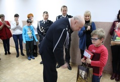 Wojtek został wyróżniony podczas uroczystego apelu (fot. SP 3 Władysławowo)