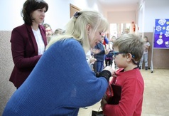 Wojtek został wyróżniony podczas uroczystego apelu (fot. SP 3 Władysławowo)