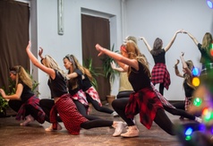 Obchody kampanii Białej Wstążki - występ Carla Dance Studio