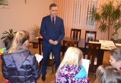 Wizyta podopiecznych Dziennego Ośrodka Pobytu dla Dzieci we Władysławowie u Burmistrza