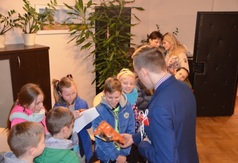 Wizyta podopiecznych Dziennego Ośrodka Pobytu dla Dzieci we Władysławowie u Burmistrza