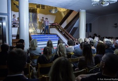 Magiczny Paryż zagościł we władysławowskim Ratuszu