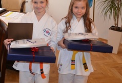 Dziewczynki z klubu karate odwiedziły Burmistrza