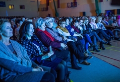 Kabaret Młodych Panów rozbawił mieszkanki Gminy Władysławowo do łez