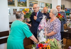 Teresa Kożuchowska-Burbulis z nagrodą Zwyczajny-Niezwyczajny Senior