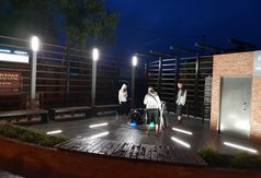 Nowoczesna toaleta i elementy małej architektury w Karwi