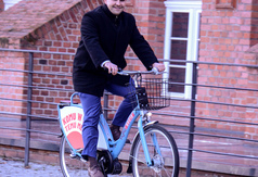 Testy Systemu Roweru Metropolitalnego MEVO - Burmistrz Rumi Michał Pasieczny