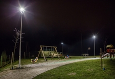 Szkolna i skwer w Tupadłach oświetlone