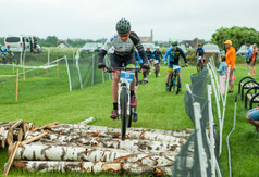 Widowiskowe zawody MTB w Chłapowie
