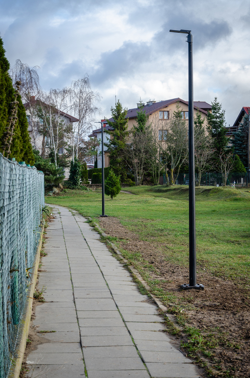 Więcej lamp na łączniku ulic Steyera z Wyzwolenia - zdjęcie