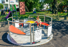 Nowe zabawki na placu zabaw przy ul. Szkutkinów i Źródlanej we Władysławowie - zdjęcie 4