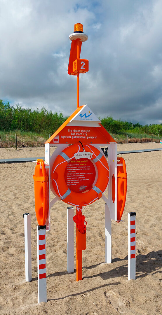Stojaki Życia na plażach w gminie Władysławowo. Jest ich 15