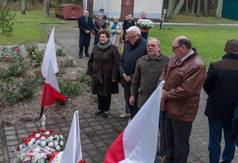 Zgromadzenie ludzi w trakcie uroczystości