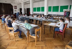Warsztaty rysunkowo-malarskie, grupa dzieci