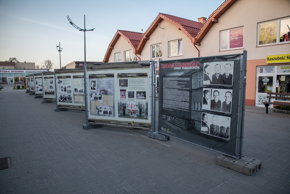 Ekspozycja plenerowa poświęcona Żołnierzom Wyklętym.