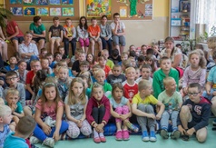 Cała Polska Czyta Dzieciom w SP w Chłapowie - Dyrektor Biblioteki Miejskiej Bogumiła Ceynowa