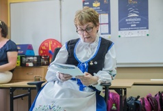 Cała Polska Czyta Dzieciom w SP w Chłapowie - Dyrektor Biblioteki Miejskiej Bogumiła Ceynowa