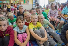 Cała Polska Czyta Dzieciom w SP w Chłapowie - Dyrektor Biblioteki Miejskiej Bogumiła Ceynowa