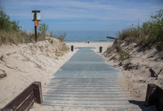 Kładka na plażę przy wejściu nr 20 w Chałupach