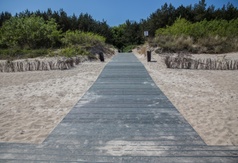 Kładka na plażę przy wejściu nr 20 w Chałupach