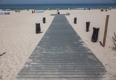Kładka na plażę przy wejściu nr 43 w Karwi