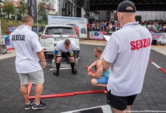 Zawody Strongman - rywalizacja podczas jednej z konkurencji