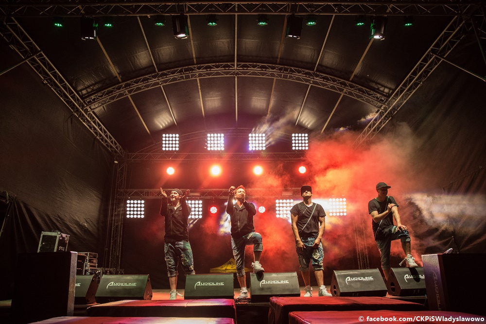 Festyn w Karwi - zespół Weekend na scenie