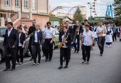 Biesiada Kaszubska - przemarsz z orkiestrą