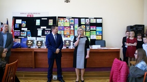 Starosta Szydłowiecki Włodzimierz Górlicki z Dyrektor PPP Elżbietą Szymańską