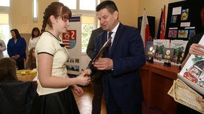Starosta Szydłowiecki wręcza nagrody