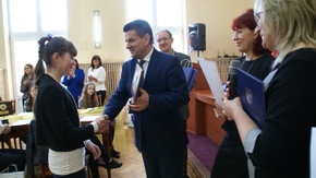 Starosta Szydłowiecki wręcza nagrody